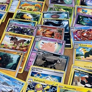 200 Pokemon Cards - excellent condition - 200 mixed unsorted